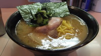 「ラーメン大盛750円+ライス100円 (麺硬め、油多め)」@濱之家の写真