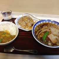 「ワンタンメン、半炒飯、半カレー」@中華 こばやしの写真