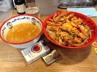 「辛つけ！キンキンレッド」@野郎ラーメン 川崎アゼリア店の写真