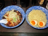 「肉ワンタンつけ麺580円＋麺中盛50円＋味玉80円」@肉厚わんたん麺と手作り焼売 ら麺亭 浅草支店の写真