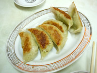 「餃子＋ビール」@中華料理 弘楽の写真