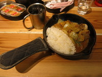 「朝のしょうが焼きカレー(ドリンク付き):690円」@野菜を食べるカレー camp express エキュート品川サウス店の写真