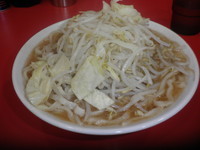 「ラーメン小（６５０円）野菜マシ」@ラーメン二郎 札幌店の写真