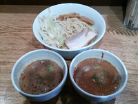 「二色つけ麺￥８５０（海老醤油とトマト）」@神保町 可以の写真