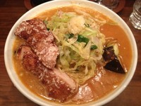 「あんかけ拉麺・ニンニク+プチ唐揚げ（780円＋150円）」@旨辛ラーメン 表裏の写真