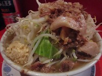 「小豚(ヤサイニンニクアブラ）」@ラーメン二郎 府中店の写真