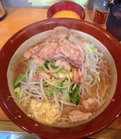 「大ラーメン（700円）+生卵（50円）」@豚星。の写真