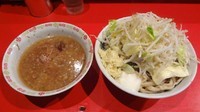 「小つけ麺（700円）＋温泉玉子＋チーズ　ヤサイニンニク」@ラーメン二郎 府中店の写真