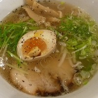 「醤油ラーメン」@牛骨ラーメン 香味徳の写真