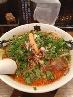 「パクチーカラシビ味噌ラーメン 880円（辛増し、シビ普通）」@カラシビ味噌らー麺 鬼金棒の写真