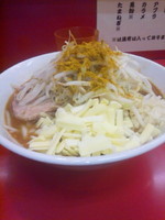 「カレーラーメン（ニンニク、カレー）＋チーズ」@豚ラーメン 蕨店の写真