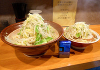 「大ラーメン　にんにく」@豚星。の写真