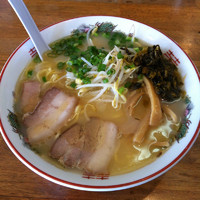 「ラーメン(とんこつ)+高菜」@とんこつらぁめん いっちゃがの写真