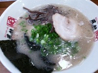 「とんこつラーメン＋替え玉×２」@とんこつラーメン博多風龍 新宿東口店の写真