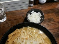 「味噌＋大盛り＋野菜増量＋ニンニク＋ランチライス」@麺処 花田 池袋店の写真