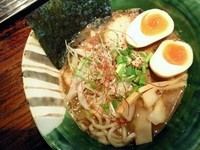 「燻玉らーめん」@麺や 璃宮 亀戸店の写真