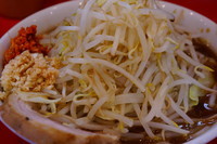 「ラーメン（ニンニク、辛ショウ、野菜はマシマシ）」@用心棒Ⅱ階の写真