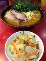 「ラーメン・大（870円）+野菜畑（80円）」@家系総本山 ラーメン吉村家の写真