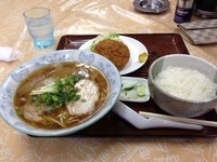 「チャーシュー麺  ライス  メンチカツ  ¥750」@よか楼 本店の写真