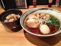 「醤油玉ラーメン + ミニ鶏チャーシューご飯」@月の写真