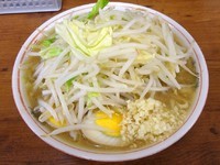 「普通盛　小（700円）＋煮玉子（100円）ヤサイニンニク」@ラーメン二郎 品川店の写真