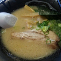 「豚骨ラーメン」@らーめん ブッ豚の写真