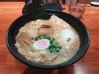 「特製濃厚中華そば」@中華そば 輝羅の写真