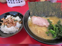 「ラーメン450円。半チャーシューまぶし100円。」@家系ラーメン 王道の写真