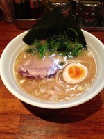 「塩とんこつらーめん」@新家系 らーめん きたくり家 横須賀中央店の写真