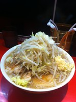 「正油らーめん＋豚増し（ニンニク）　700+100円」@らーめん こじろう526 神田小川町店の写真