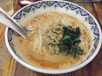 「坦々麺+ランチ杏仁豆腐」@中国ラーメン 揚州商人 立川店の写真