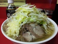「小ダブル ￥900 ヤサイ ニンニク」@ラーメン二郎 千住大橋駅前店の写真