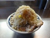 「ラーメン小650円　細切れ豚70円　野菜多め/脂/ニンニク」@らーめん大 蒲田店の写真