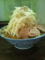 「ラーメン700円（大盛、ヤサイW）」@ラーメンJAPAN 川口本店の写真