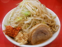 「ラーメン（ヤサイ・ニンニク・辛ショウ）」@用心棒Ⅱ階の写真