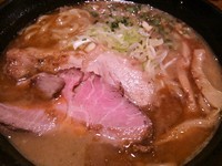 「濃厚魚介豚骨エビ風味　７５０円」@はりけんラーメンの写真