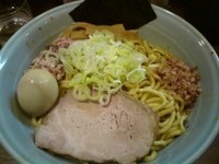 「油そば＋大盛り＋燻製味玉子」@兎に角 松戸店の写真