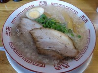 「豚骨らーめん（かた）　６８０円」@中華そば専門 めんやいただきの写真