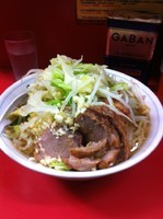 「大ラーメン豚マシ（ヤサイ・ニンニク）　￥800」@ラーメン二郎 環七一之江店の写真