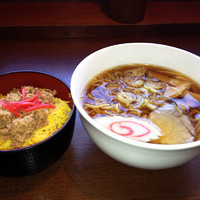 「ラーメン＋安曇野鶏そぼろ丼セット¥1200」@五千尺キッチンの写真