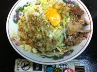 「まぜそば 並（ヤサイアブラチョイマシ、ニンニク少し）」@自家製太麺 ドカ盛 マッチョ 難波千日前店の写真