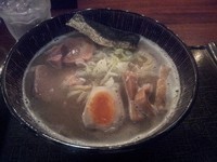 「焼き煮干ラーメン(800円)大盛同額」@麺匠 竹虎 新宿店の写真