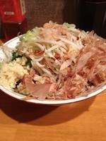 「小ラーメン汁なし（ニンニクアブラ）麺少なめ」@豚星。の写真