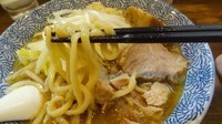 「ラーメン700円＋ブタ増し(2枚)100円」@ラーメンJAPAN 川口本店の写真