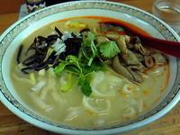 「ホルモン麺(大腸刀削麺)　￥800」@華隆餐館の写真