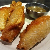 「ランチ鶏皮ギョーザ3個…200円」@麺や Bar 渦の写真