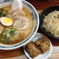「チャーハンセット+太肉1個(サービス)」@桂花ラーメン 新宿ふぁんてんの写真