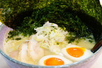 「特製濃厚鶏白湯」@気むずかし家の写真