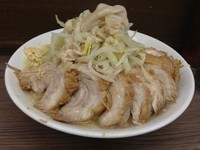 「大ぶたダブル (900円)ヤサイアブラニンニク」@ラーメン二郎 横浜関内店の写真