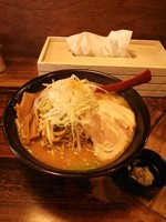 「辛味噌ラーメン　７９０円」@麺処 花田 上野店の写真